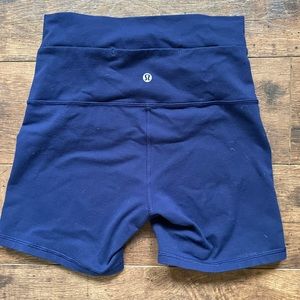 Lululemon shorts wunder under style size 6